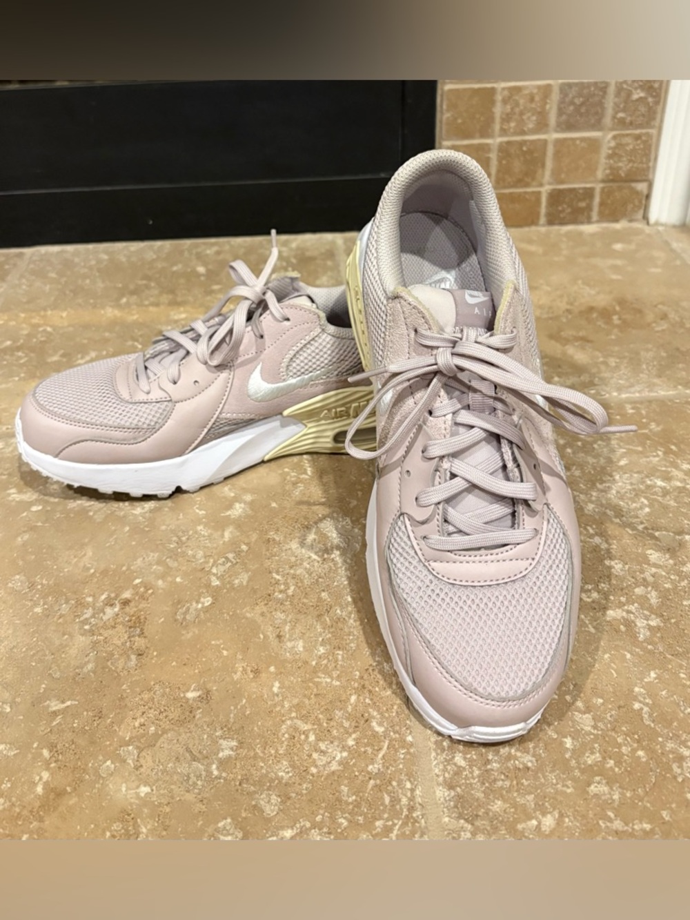 Nike Airmax Excee - like new!  8.5